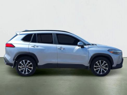 Used 2024 Toyota Corolla Cross XLE w/ Convenience Package image 8