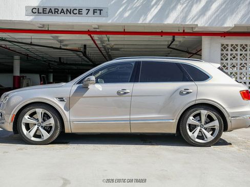 Used 2017 Bentley Bentayga image 3