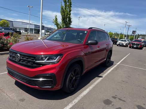 Used 2022 Volkswagen Atlas SEL R-Line AWD/4WD image 2
