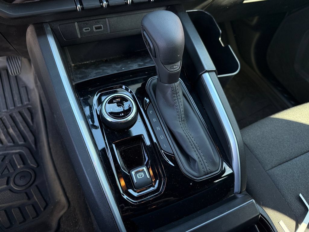 Used 2025 Chevrolet Colorado Trail Boss AWD/4WD image 15