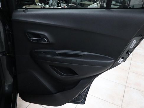 Used 2018 Chevrolet Trax LT AWD/4WD image 20