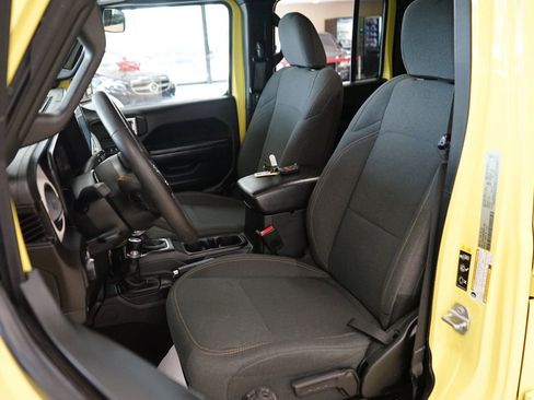 Used 2024 Jeep Wrangler Unlimited AWD/4WD image 2