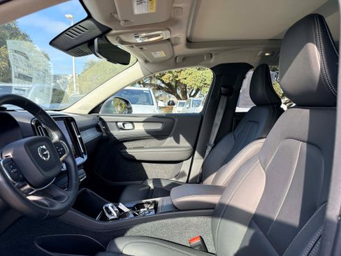 Certified 2025 Volvo XC40 B5 Plus image 12