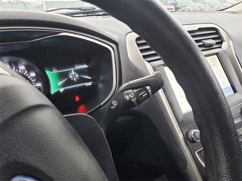 Used 2020 Ford Fusion SE image 15