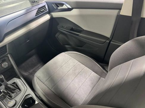 Used 2022 Volkswagen Taos SE w/ Panoramic Sunroof Package FWD image 30