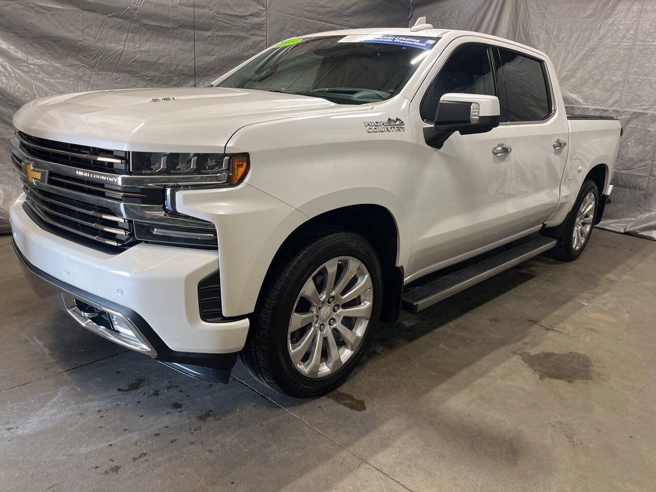 Used 2019 Chevrolet Silverado 1500 High Country w/ Technology Package AWD/4WD image 3
