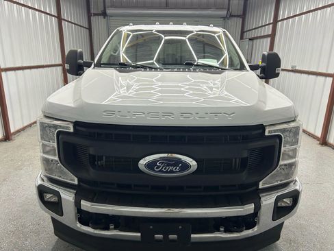 Used 2022 Ford F250 XL w/ Power Equipment Group image 2