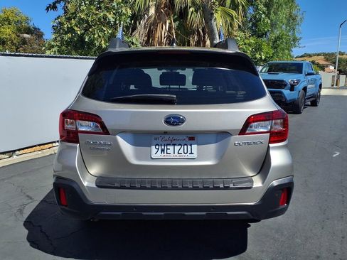 Used 2018 Subaru Outback 2.5i Limited AWD/4WD image 6