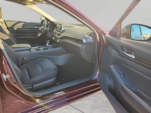 Used 2025 Nissan Altima 2.5 SV image 5