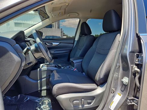 Used 2018 Nissan Rogue SV w/ Premium Package FWD image 25