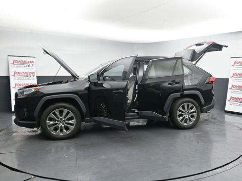 Used 2021 Toyota RAV4 XLE Premium image 42