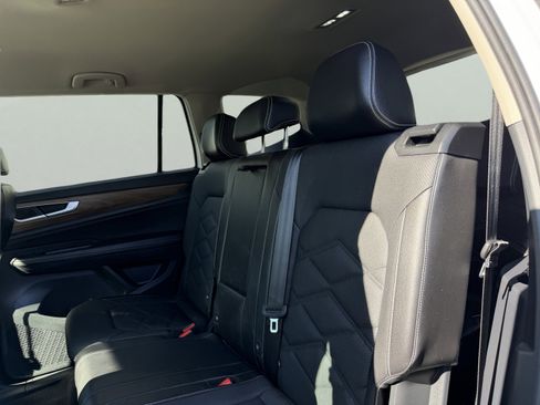 Used 2024 Volkswagen Atlas SE AWD/4WD image 36