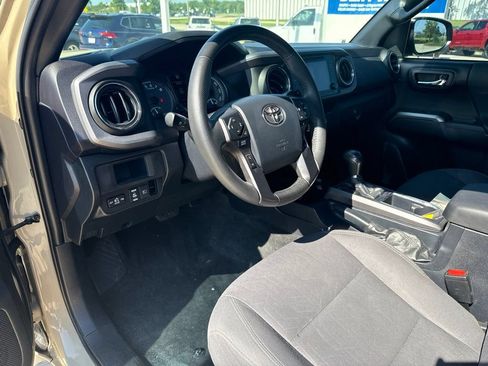 Used 2019 Toyota Tacoma TRD Off-Road AWD/4WD image 8