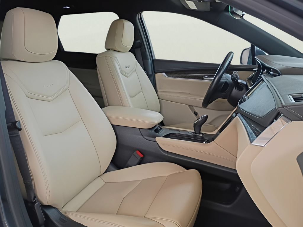 Used 2019 Cadillac XT5 FWD image 4