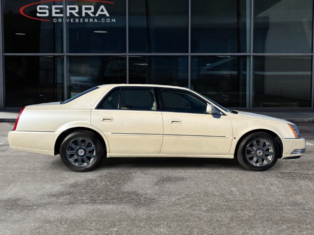 Used 2008 Cadillac DTS FWD image 6