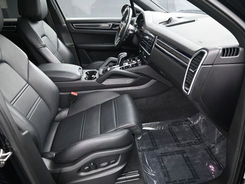 Certified 2023 Porsche Cayenne image 29