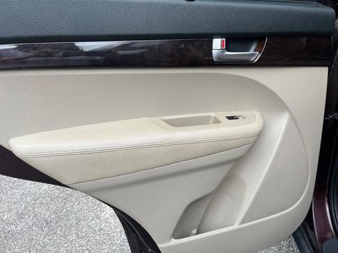 Used 2014 Kia Sorento LX FWD image 19