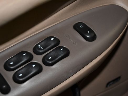 Used 1998 Ford Expedition Eddie Bauer RWD image 28