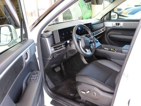 Used 2025 Hyundai Santa Fe SEL image 10