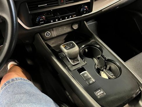 Used 2023 Nissan Rogue SV FWD image 29