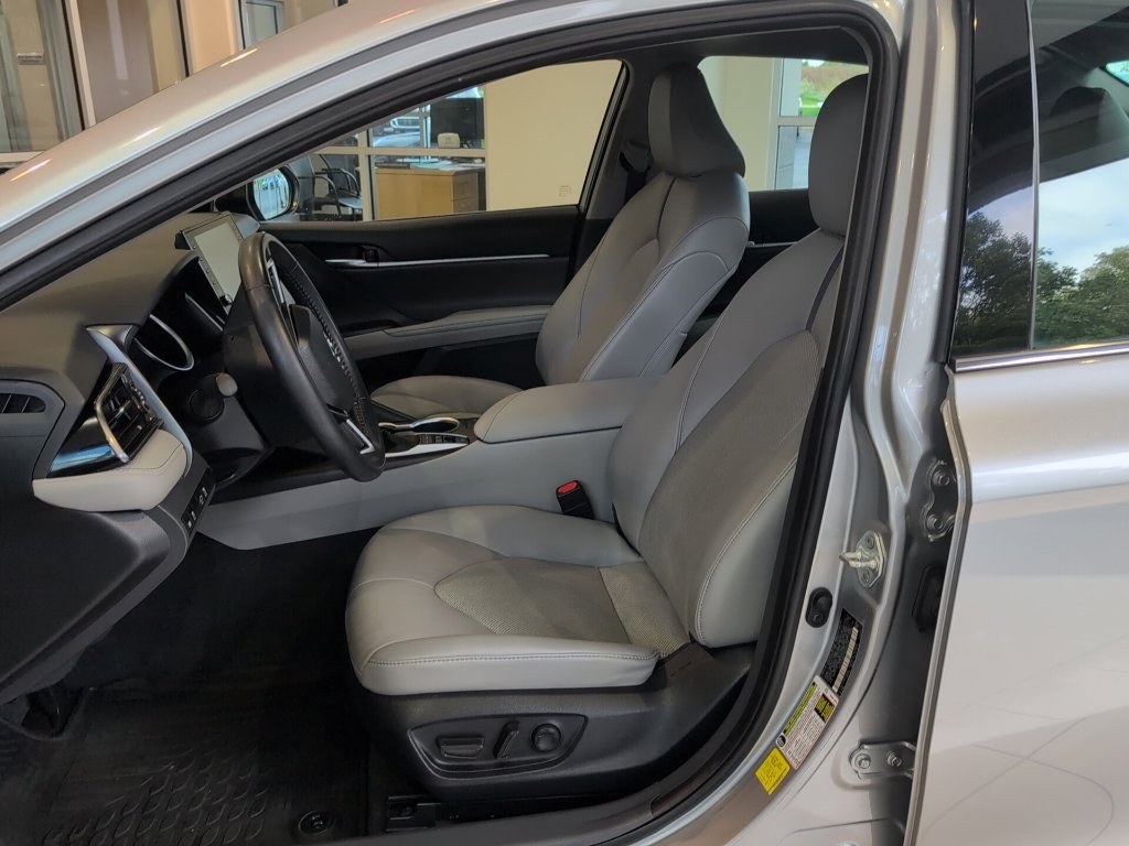 Used 2023 Toyota Camry XLE FWD image 11