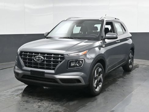 Used 2025 Hyundai Venue SEL FWD image 7