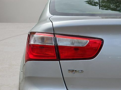 Used 2017 Kia Rio LX w/ Power Package FWD image 11