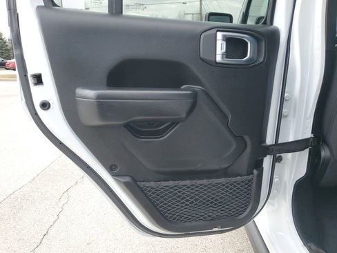 Used 2023 Jeep Wrangler Unlimited Rubicon image 18