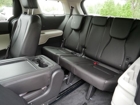 Used 2024 Kia Carnival SX FWD image 37