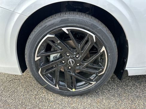 New 2026 Nissan Sentra SR w/ SR Premium Package FWD image 10