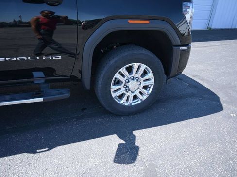 Used 2024 GMC Sierra 3500 Denali w/ Technology Package AWD/4WD image 19