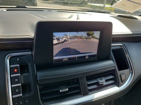 Used 2022 Chevrolet Suburban LS RWD image 9