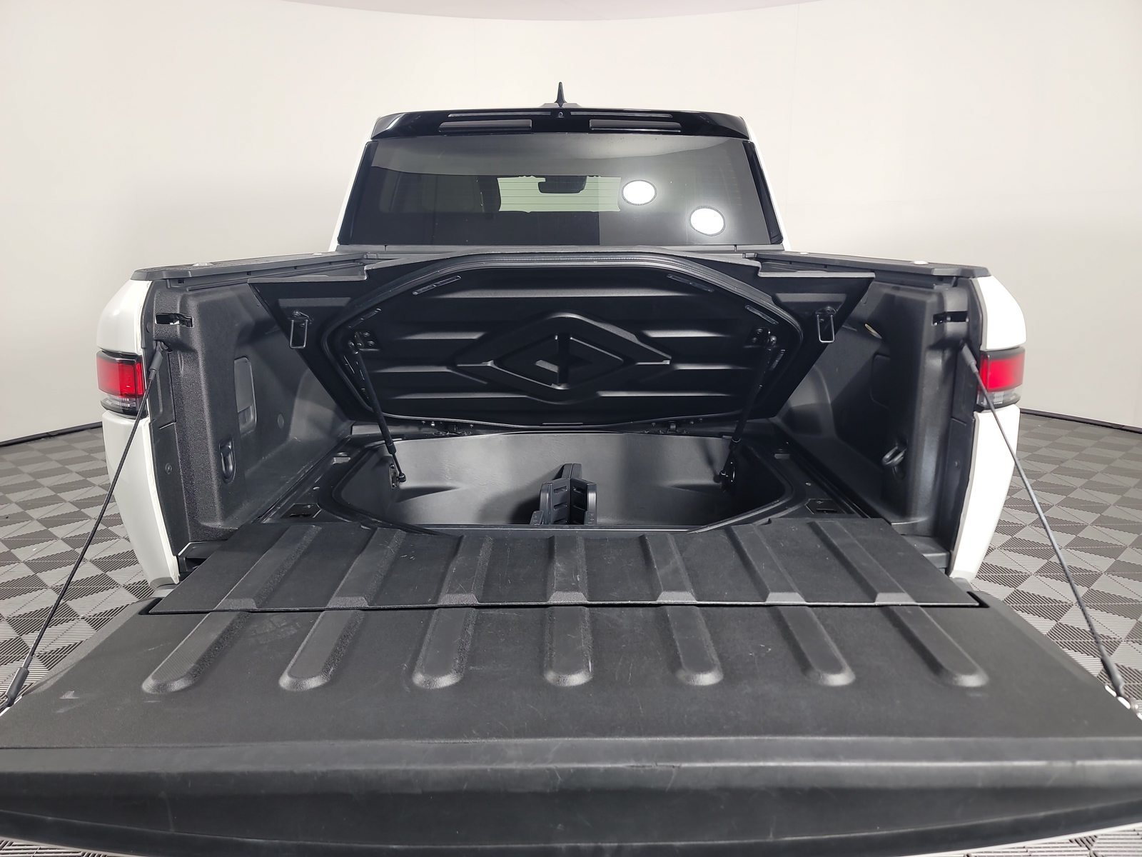 Used 2023 Rivian R1T Adventure Dual AWD/4WD image 15
