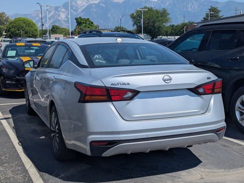 Used 2024 Nissan Altima 2.5 SV FWD image 5