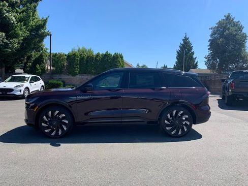 New 2025 Lincoln Nautilus Reserve image 2