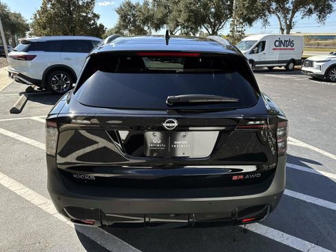 Used 2025 Nissan Kicks SR image 3