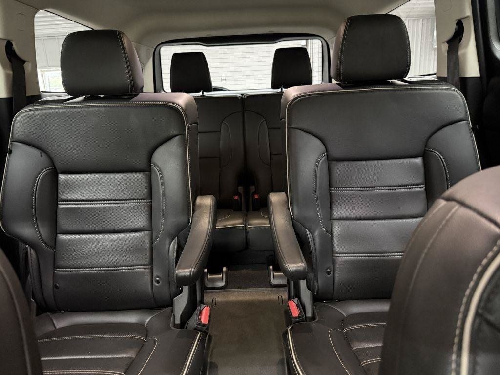 Used 2023 GMC Acadia Denali w/ Denali Ultimate Package AWD/4WD image 13