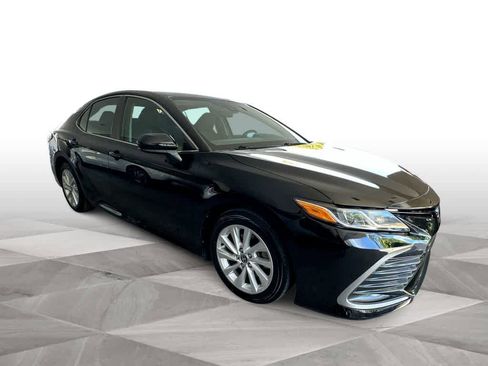 Used 2023 Toyota Camry LE FWD image 2