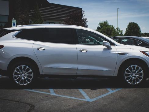 Used 2019 Buick Enclave Essence FWD image 13
