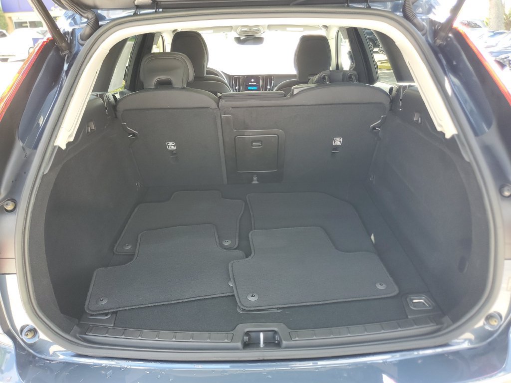 Certified 2024 Volvo XC60 B5 Core AWD/4WD image 9
