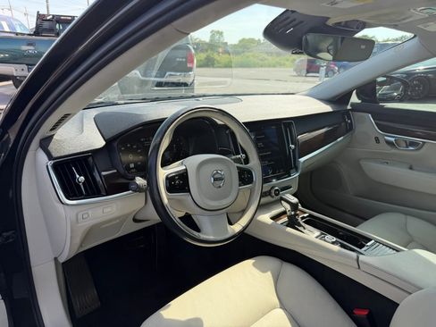 Used 2018 Volvo S90 T5 Momentum w/ Convenience Package FWD image 10