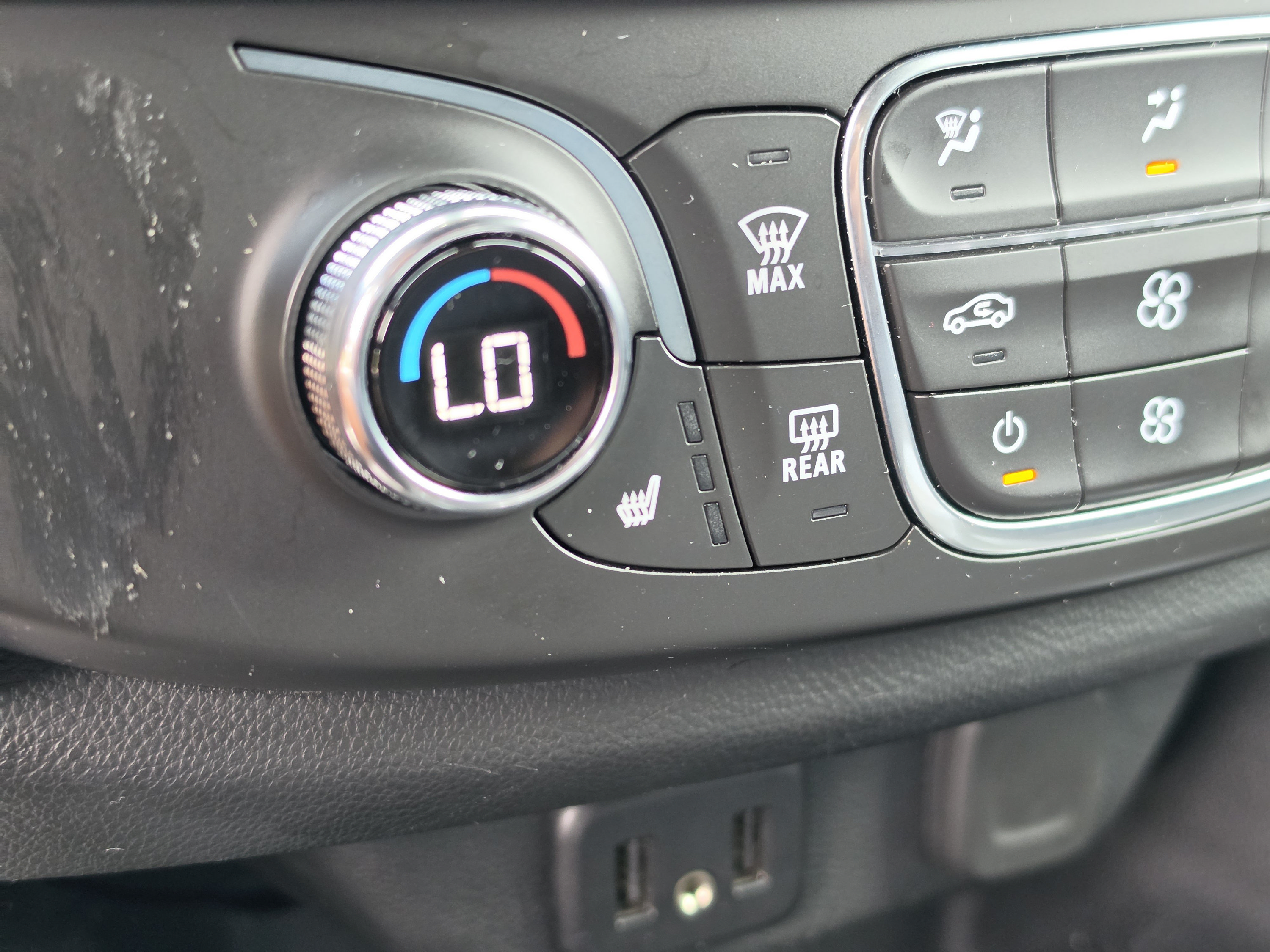 Used 2022 Chevrolet Traverse LT FWD image 31