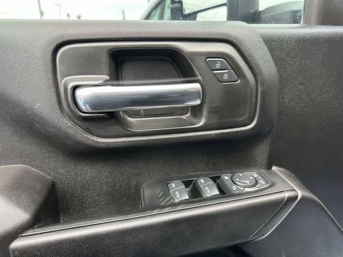 Used 2024 Chevrolet Silverado 2500 Custom w/ Custom Value Package image 5