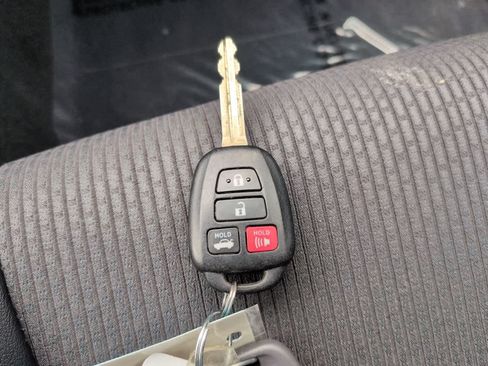 Used 2017 Toyota Camry SE FWD image 25