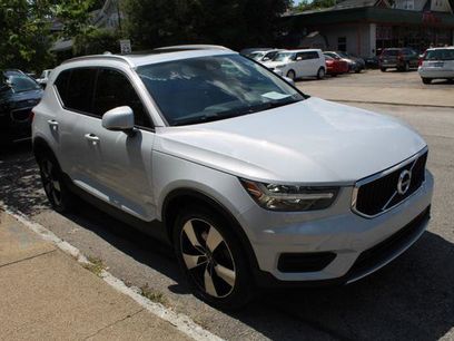 Used 2020 Volvo XC40 T5 Momentum w/ Protection Package