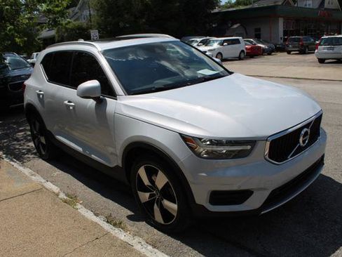 Used 2020 Volvo XC40 T5 Momentum w/ Protection Package image 1