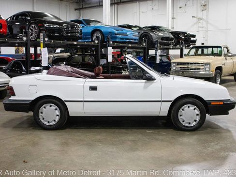 Used 1991 Dodge Shadow Convertible image 9
