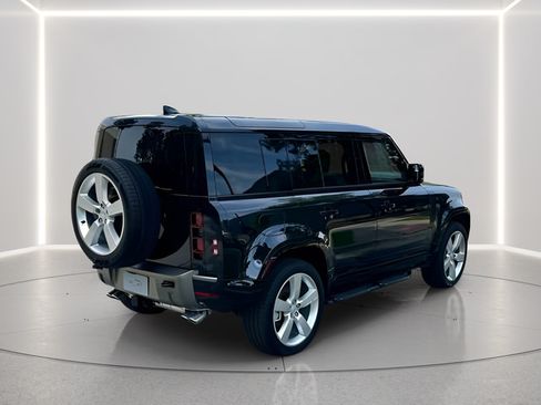 Used 2025 Land Rover Defender 110 X-Dynamic SE AWD/4WD image 5