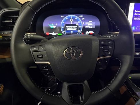 Used 2025 Toyota Crown Signia AWD/4WD image 17