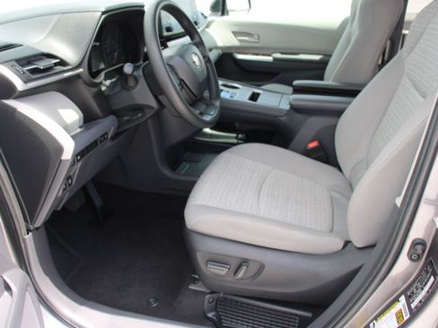 Certified 2023 Toyota Sienna LE FWD image 11